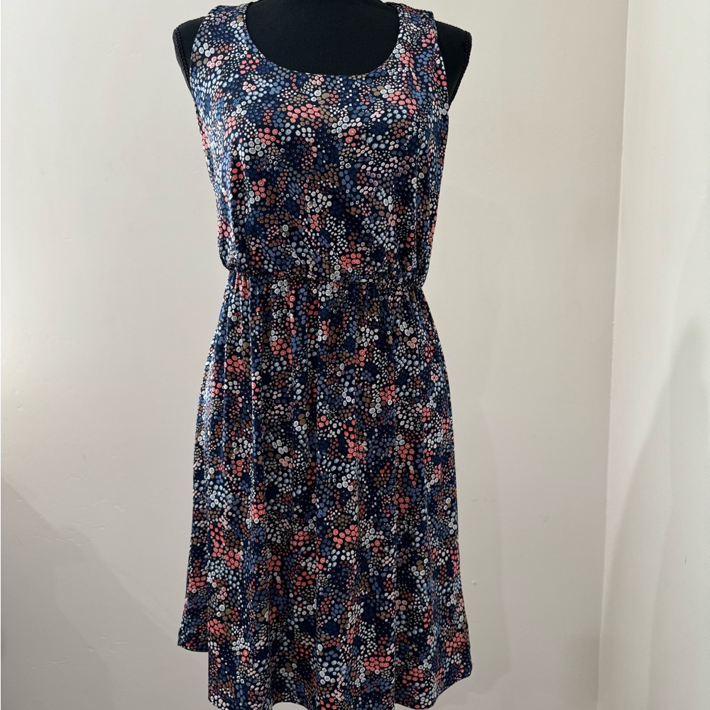 Super cute dress. Stretchy material